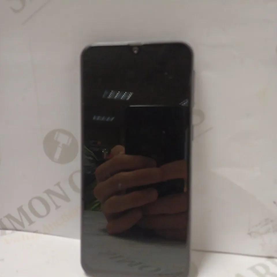 BOXED SAMSUNG GALAXY A40 SMARTPHONE 