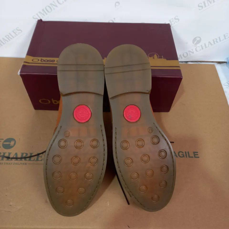 BOXED PAIR OF BASE LONDON BROWN BROGUES SIZE 44