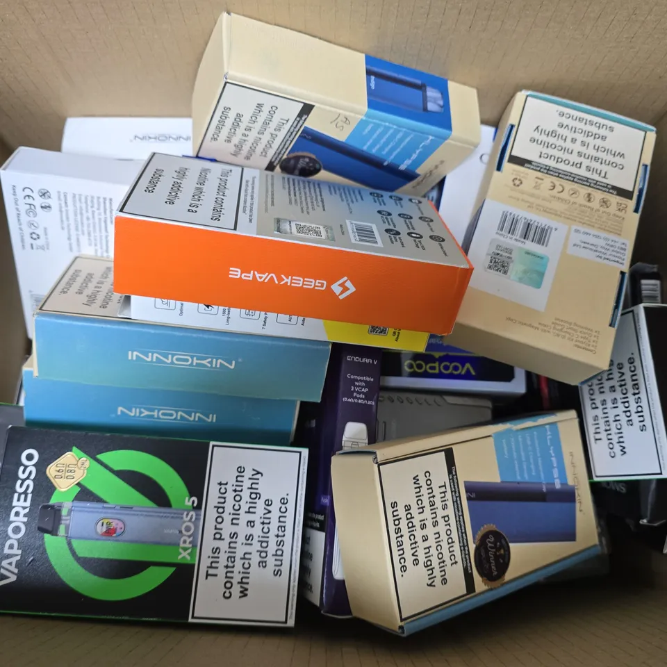APPROXIMATELY 20 ASSORTED VAPE & E-CIGARETTE PRODUCTS TO INCLUDE BRANDS SUCH AS GEEKVAPE, VAPORESSO, VOOPOO, ETC