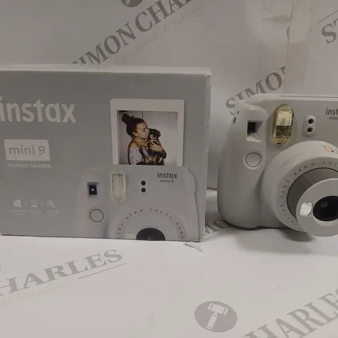 BOXED FUJIFILM INSTAX MINI 9 INSTANT CAMERA IN SMOKEY WHITE