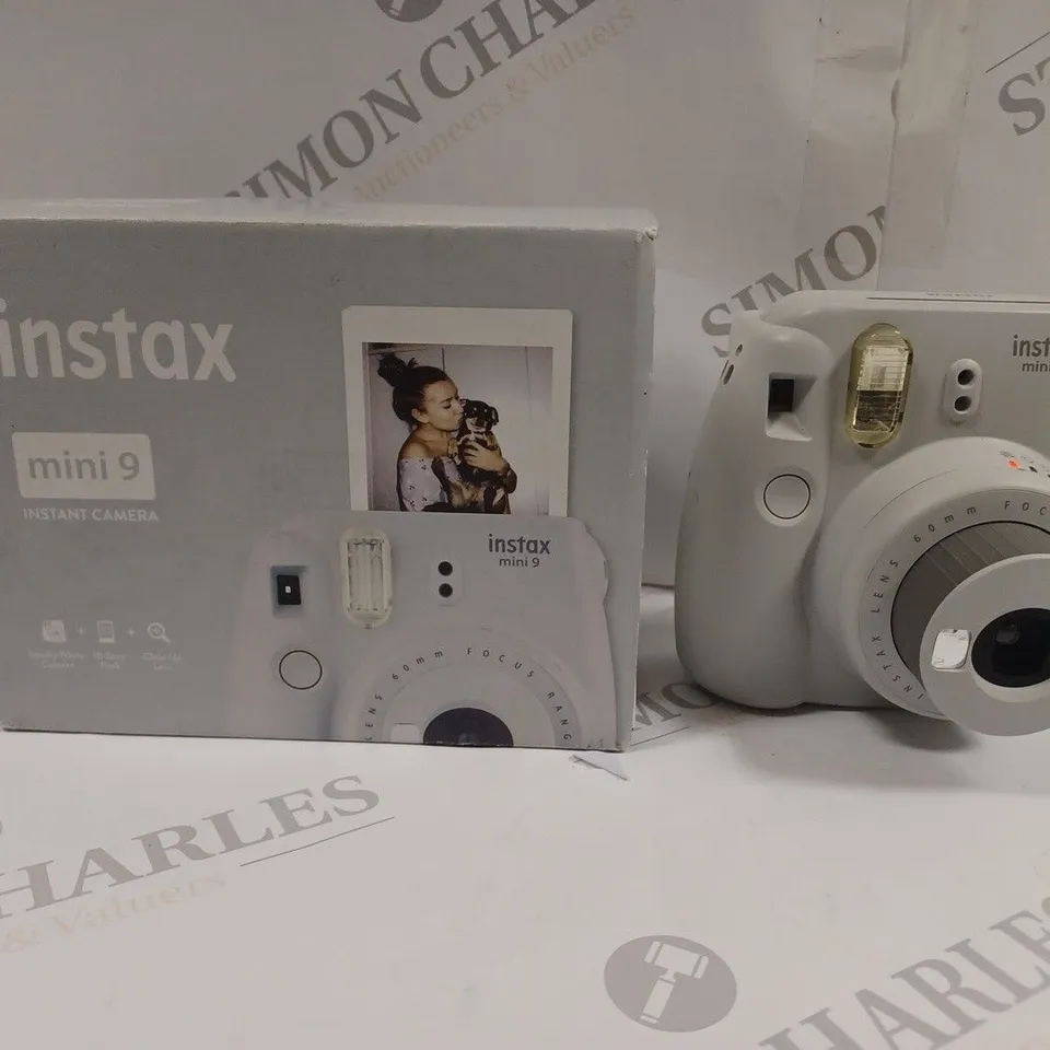 BOXED FUJIFILM INSTAX MINI 9 INSTANT CAMERA IN SMOKEY WHITE