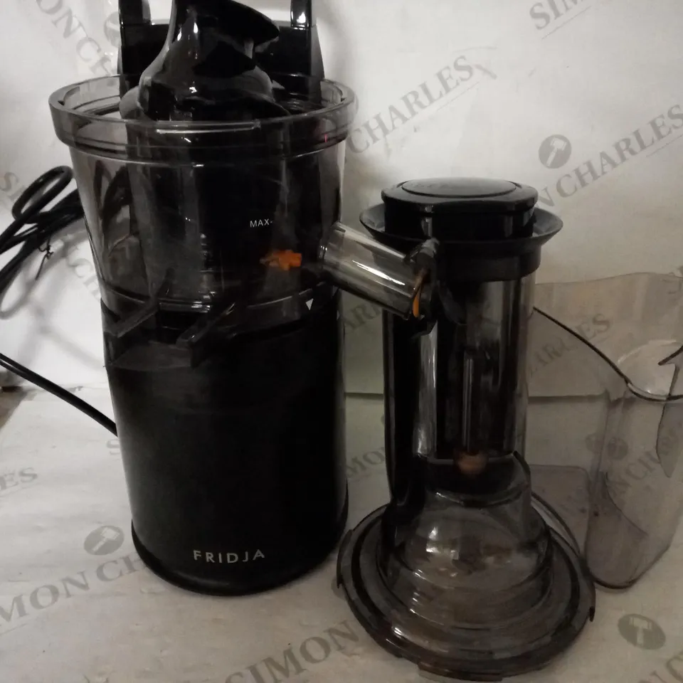 FRIDJA MASTICATING JUICER - BLACK (F1900)