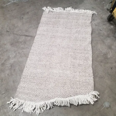 QUALITY DESIGNER AREA RUG - APPROXIMATELY 159X82CM