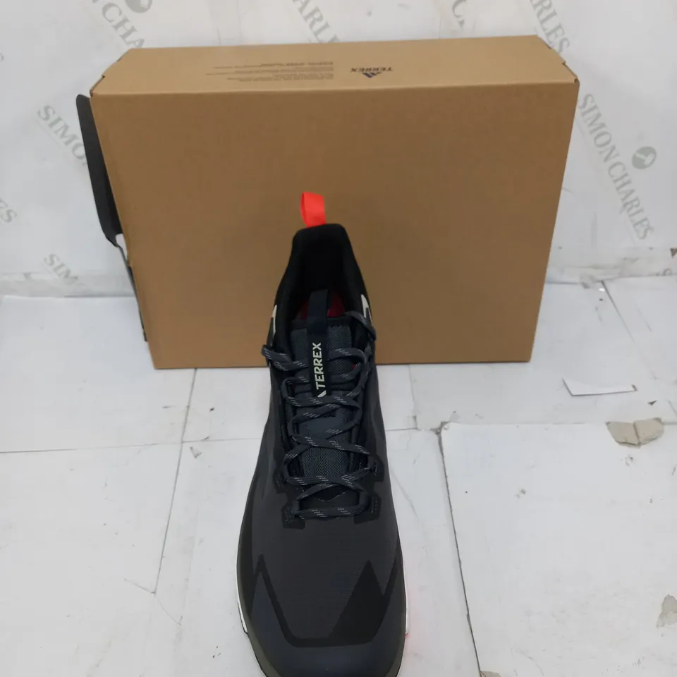 BOXED PAIR OF ADIDAS TERREX FREE HIKER 2 GTX SIZE 13 1/2