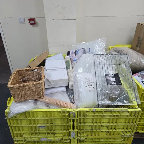 PALLET TO CONTAIN A LARGE AMOUNT OF ASSORTED HOUSEHOLD ITEMS TO INCLUDE QUILTED MATTRESS PROTECTOR, OHS WIRE DISH RACK, ARTHUR CAMERON STORAGE TRAY, WALLPAPER ETC