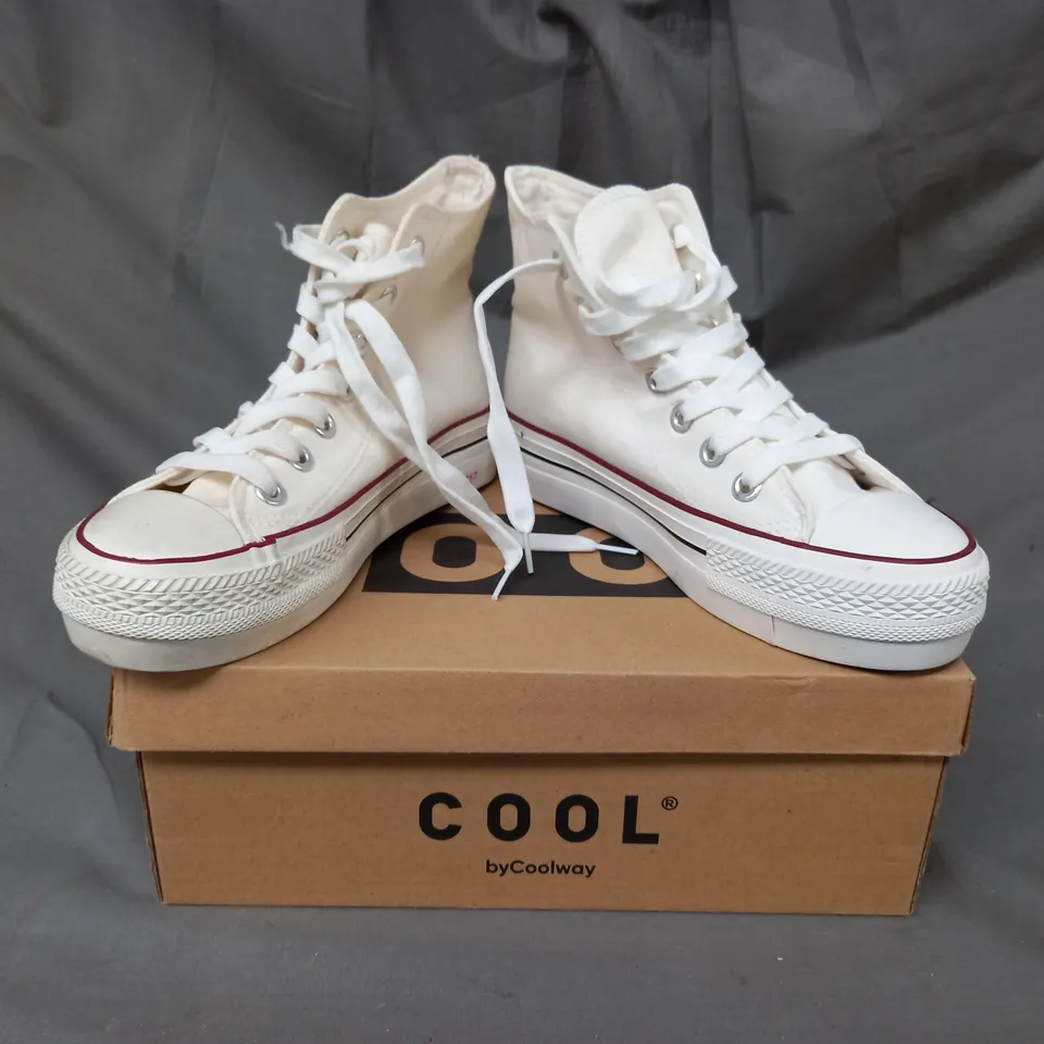 BOXED PAIR OF COOL MUSSA CANVAS SNEAKERS IN WHITE UK SIZE 4