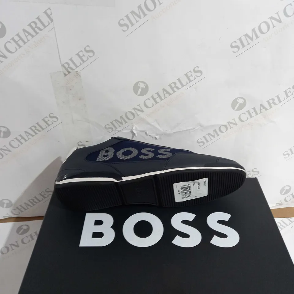 BOXED PAIR OF HUGO BOSS SATURN DARK BLUE SIZE UK 8