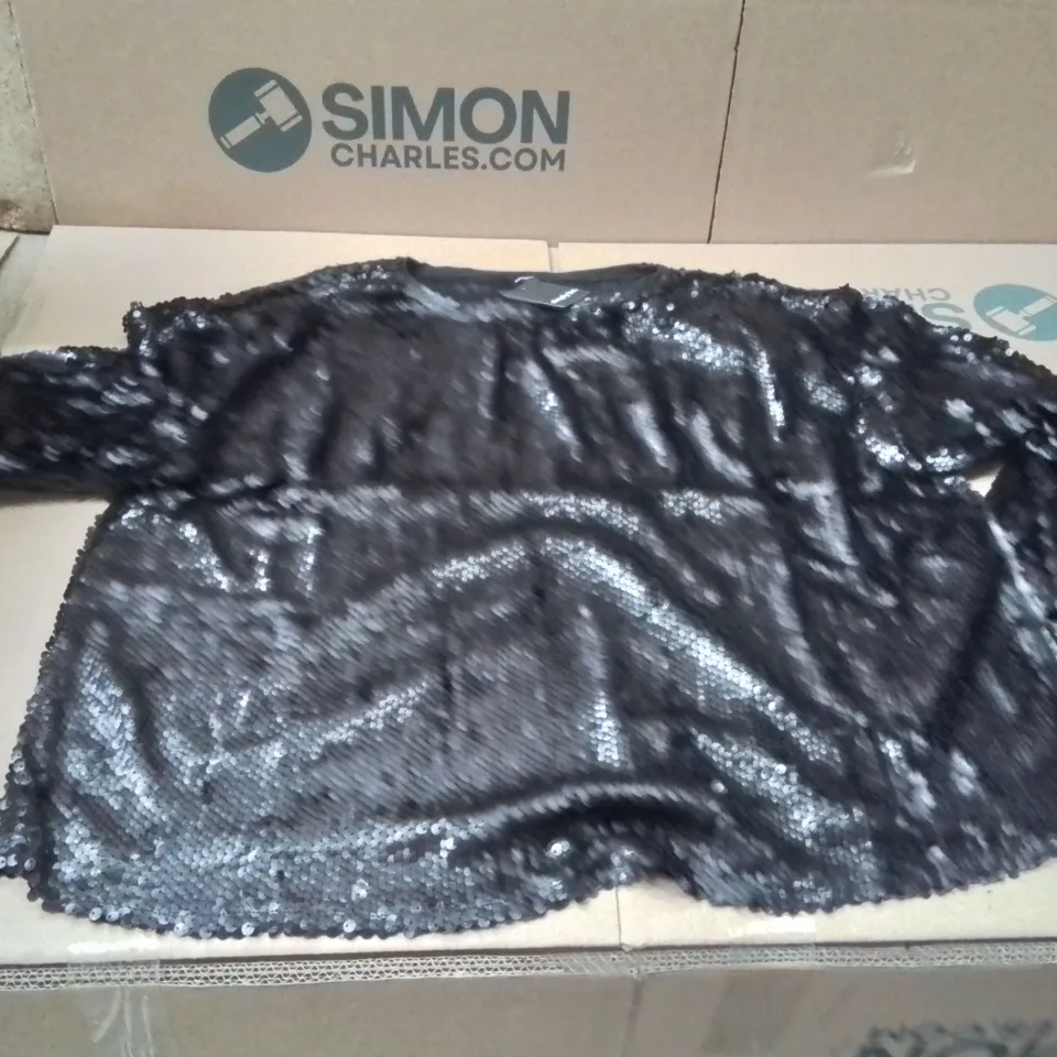 BOXED BRAND NEW APPROXIMATELY 18 SIMPLY BE SEQUIN TOP BLACK SIZE 20