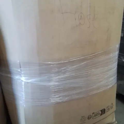 PALLET CONTAINING A LARGE QUANTITY OF HOSES