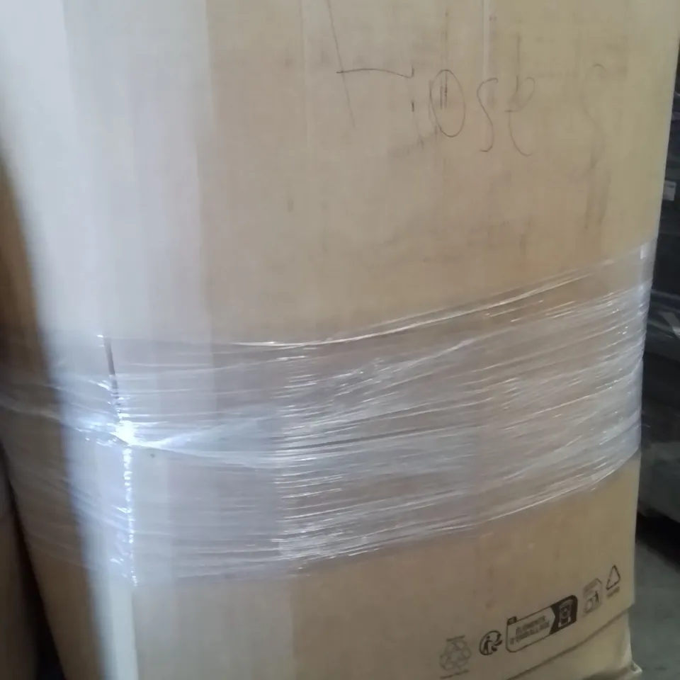 PALLET CONTAINING A LARGE QUANTITY OF HOSES