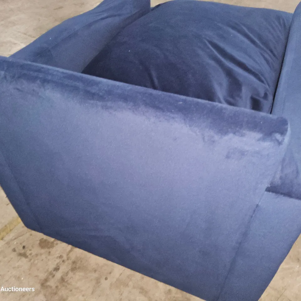 DESIGNER THE FOXHAM BLUE VELVET EASY CHAIR 