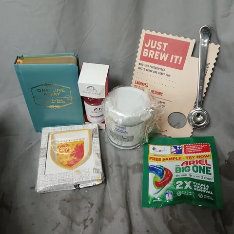 APPROXIMATELY 15 ASSORTED HOUSEHOLD ITEMS TO INCLUDE JUST BREW IT SCOOP, HARRY POTTER GRYFFINDOR TRINKET DISH, PLUSH & PILLOW BEDTIME SPRAY, ETC