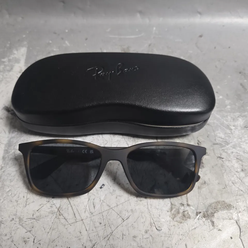 BOXED RAY BAN SUNGLASSES - RB 7047