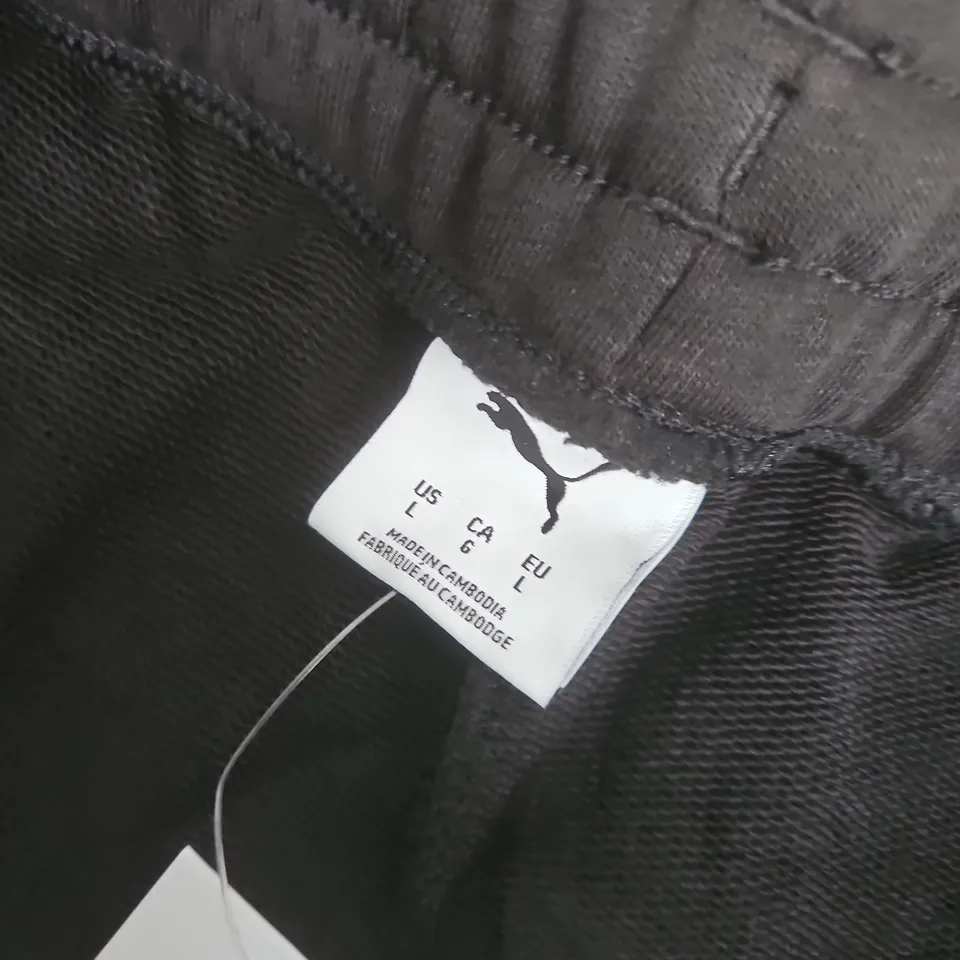 PUMA ESS SHORTS IN BLACK - LARGE