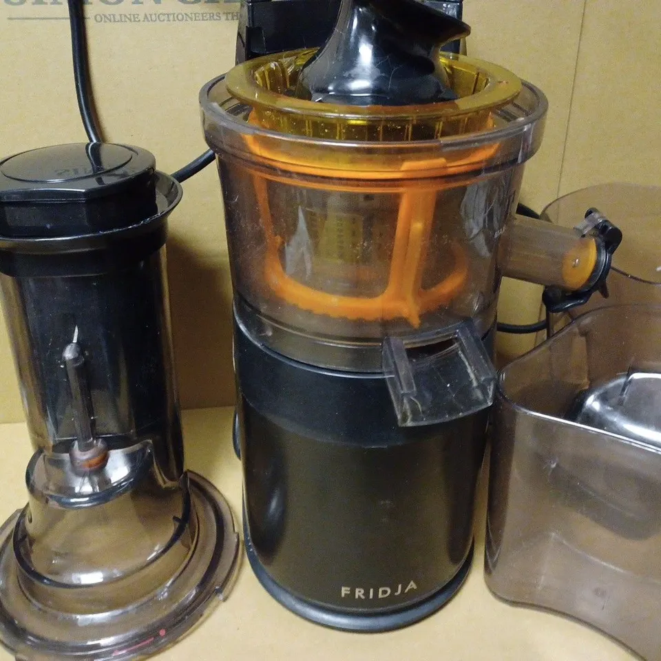FRIDJA MASTICATING JUICER - BLACK (F1900)