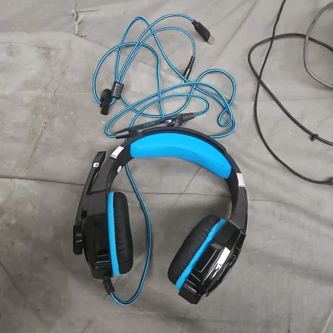GAMING HEADSET WITH BLUE ACCENTS AND BRAIDED USB CABLE