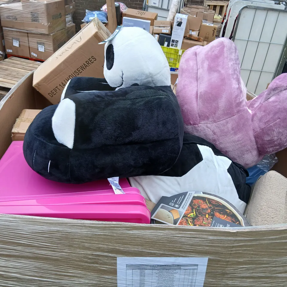 PALLET OF APPROXIMATELY 31 ASSORTED PRODUCTS TO INCLUDE; DRAWER UNIT, BOX AND LID, PLANT POT, DUVET SET, SAUCE PAN SET, HALLMARK TOPPER AND CHIMNEY SHADE