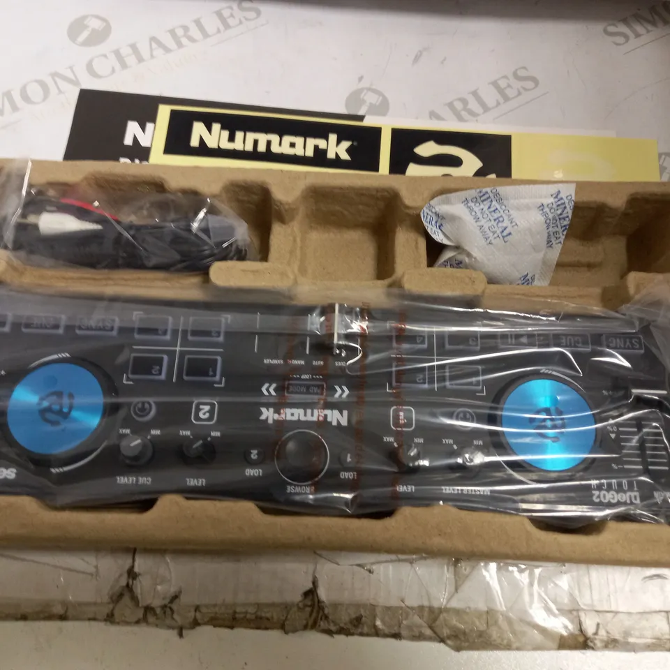BOXED NUMARK DJ2GO TOUCH 