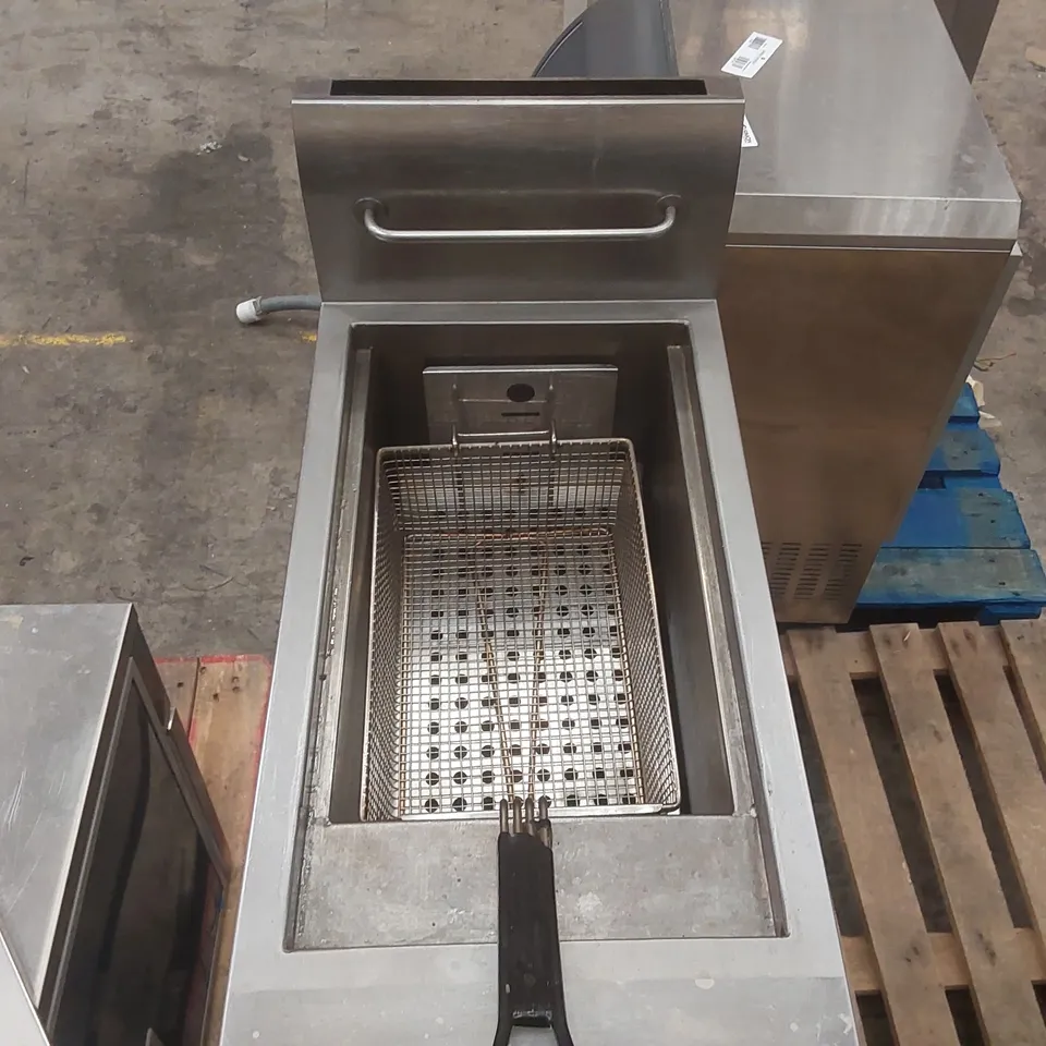 LICAT COMMERCIAL GAS FRYER
