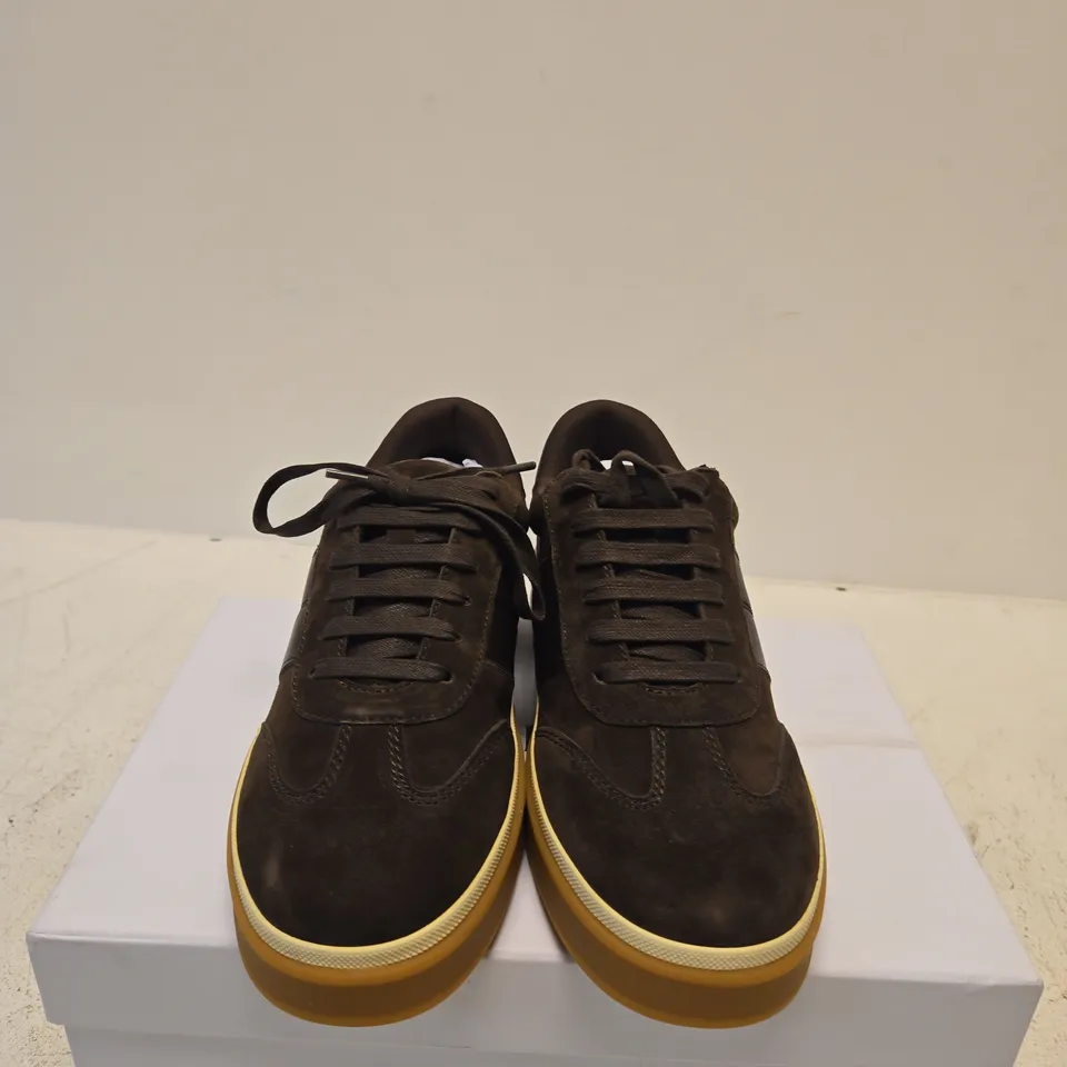 BOXED PAIR OF REISS LIZZIE SUEDE TRAINER – UK SIZE 5