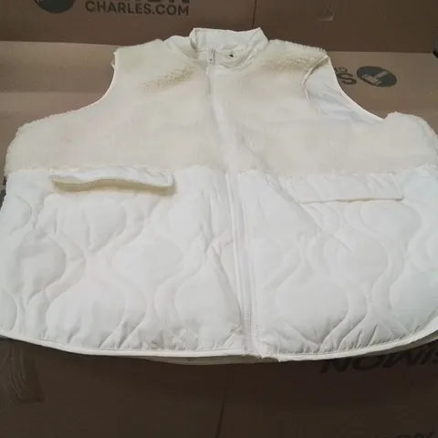 BOXED BRAND NEW APPROXIMATELY 7 JD WILLIAMS BORG GILLET CREAM SIZE 24
