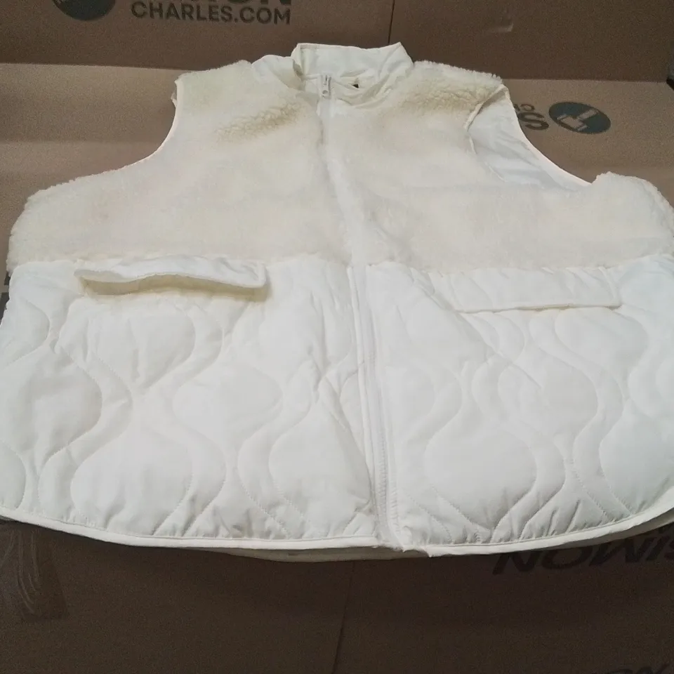 BOXED BRAND NEW APPROXIMATELY 7 JD WILLIAMS BORG GILLET CREAM SIZE 24