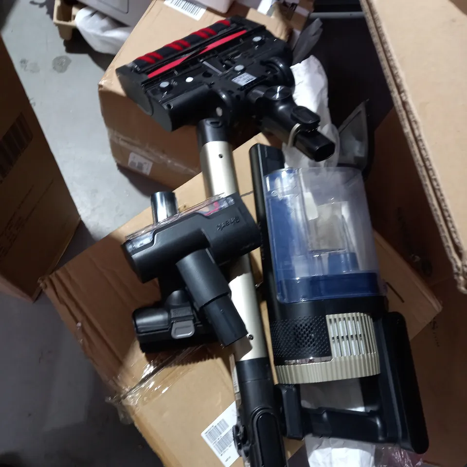 SHARK STRATOS CORDLESS VACUUM W/ANTI HAIR WRAP & CLEAN SENSE IQ IZ400UKT