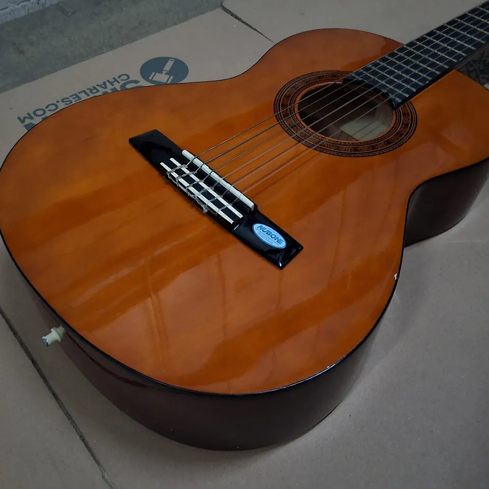 ACOUSTIC CLASSICAL GUITAR WITH NYLON STRINGS