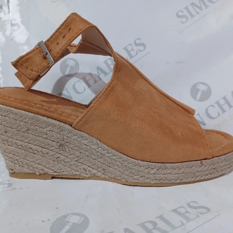 BOXED PAIR OF UNBRANDED OPEN TOE WEDGES IN TAN SIZE UNSPECIFIED