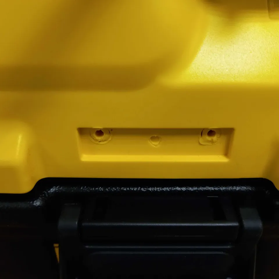DEWALT WET/DRY BAGLESS HEPA FILTER