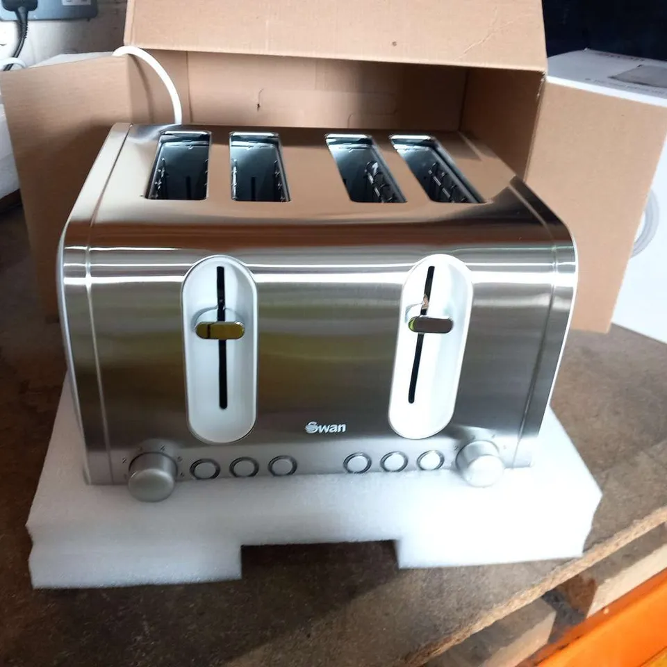 BOXED SWAN TOASTER 4-SLICE AND KETTLE IN WHITE