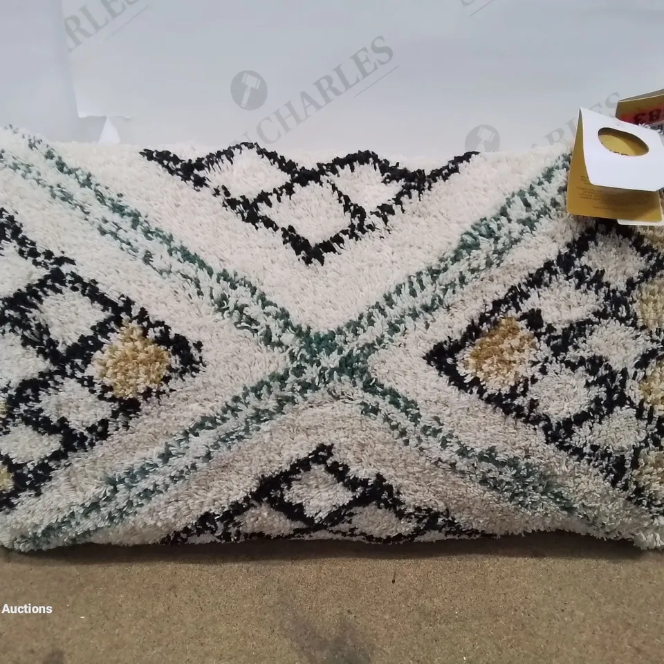 GEOMETRIC RECTANGULAR LUMBAR CUSHION WITH FILLING