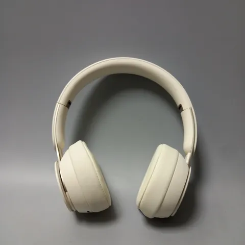 APPLE BEATS SOLO PRO HEADPHONES
