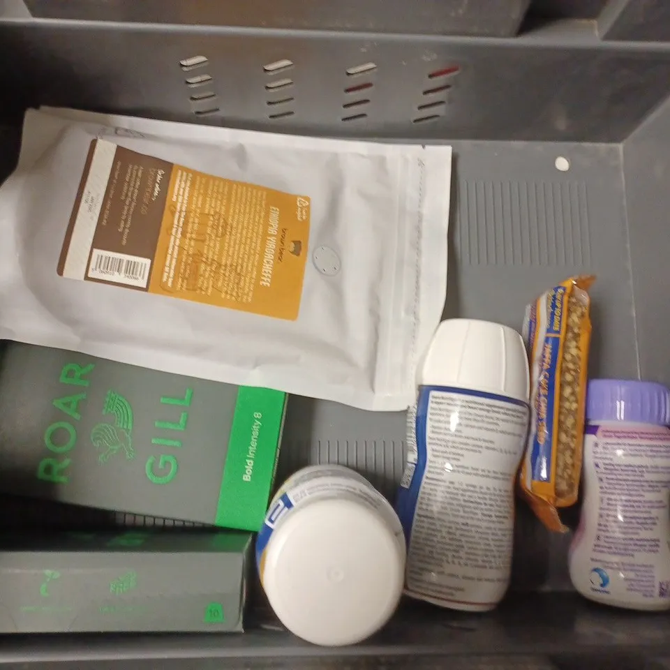 BOX OF APPROX 8 ASSORTED FOOD ITEMS TO INCLUDE - PACT COFFEE LA ESMERELDA - BEECH MINT FOUNDANTS - BROWN BEAR ETHIOPIA YIRGACHEFFE ECT