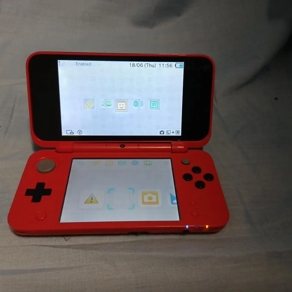 NINTENDO 3DS HANDHELD CONSOLE – RED POKÉ BALL SKIN