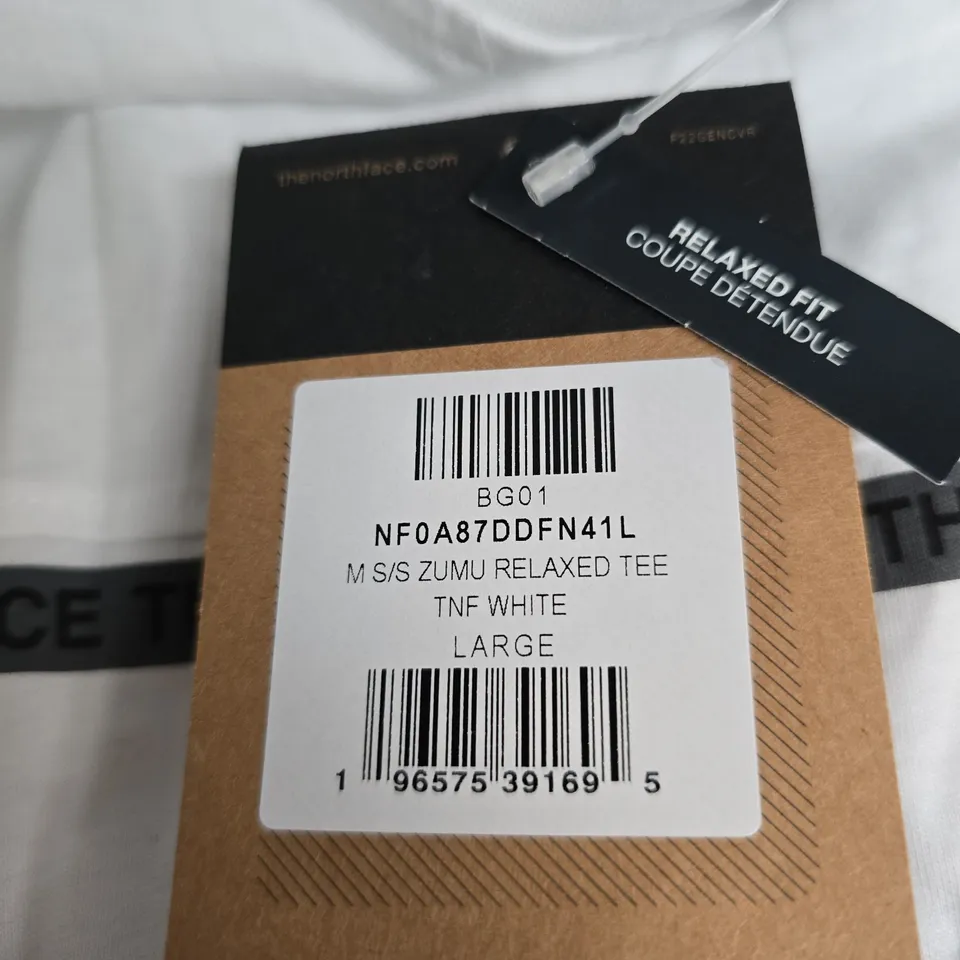 THE NORTH FACE RELAXED FIT TEE – WHITE, LARGE