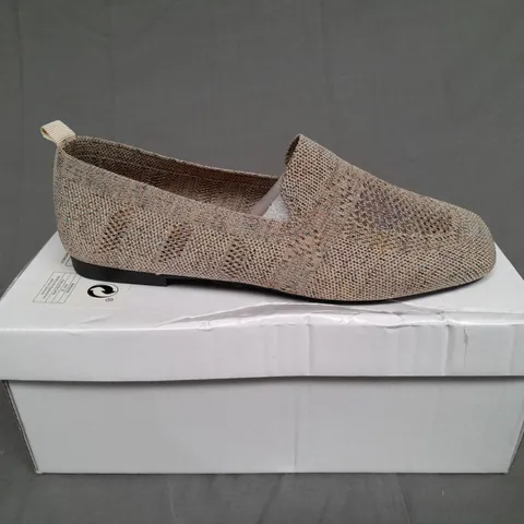 BOXED PAIR OF DESIGNER SLIP ON PUMPS RAINBOW GLITTER SIZE 38