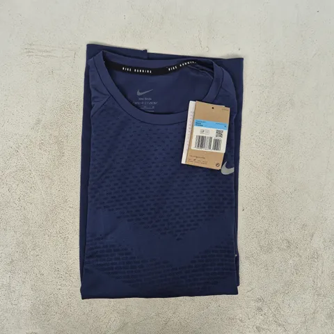 NIKE RUNNING MEN'S SHORT SLEEVE T-SHIRT IN NAVY SIZE MEDIUM
