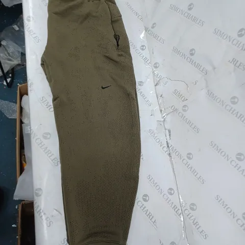 MENS NIKE LARGE PANTS IN KHAKI GREEN