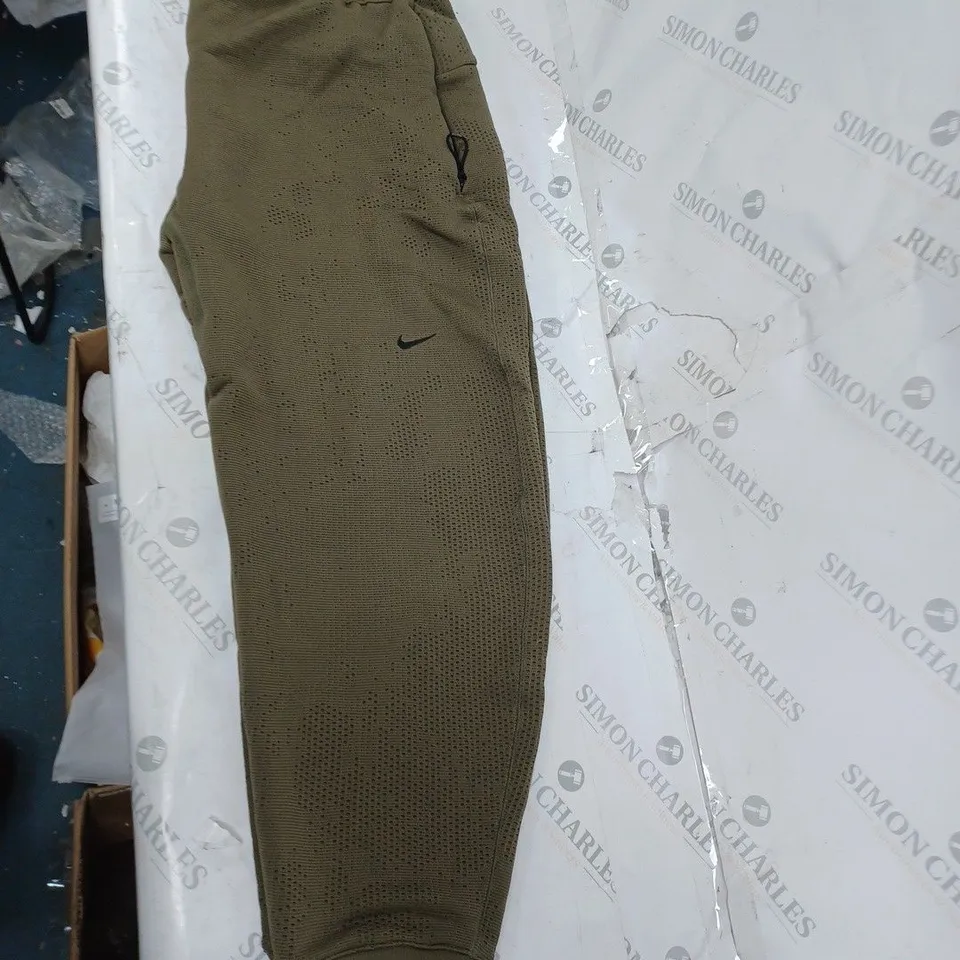 MENS NIKE LARGE PANTS IN KHAKI GREEN 