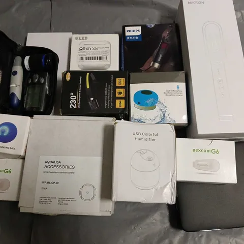 LOT OF 13 ASSORTED ITEMS TO INCLUDE PHILIPS MINI TORCH, AQUALISA SMART REMOTE AND USB HEADLAMP