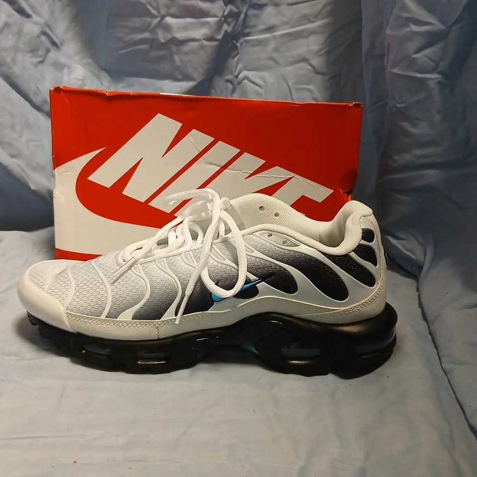 NIKE AIR MAX SNEAKERS – UK 8 (US 9, BR 41, EUR 43)