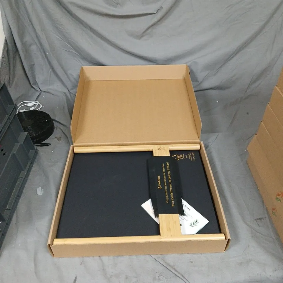 FOX & FERN PLANT STAND – BOXED FURNITURE 