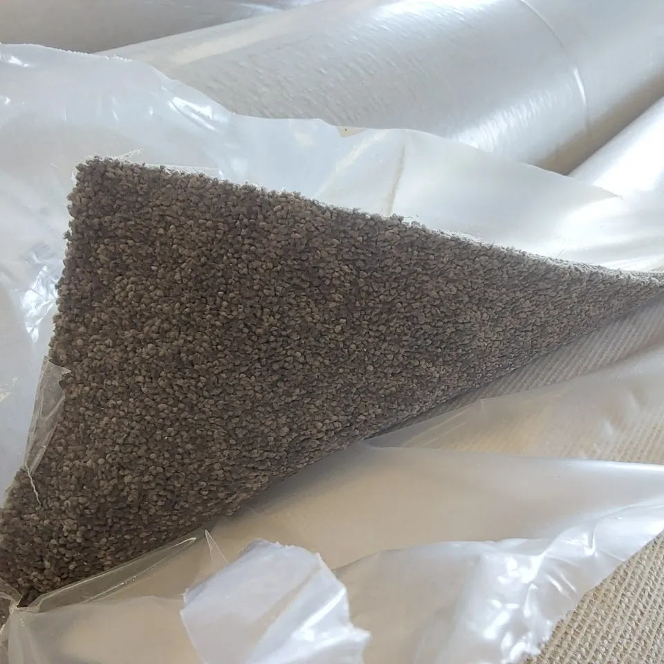 ROLL OF QUALITY EC AURA TEDDY CARPET - APPROXIMATELY 6.8 x 5m