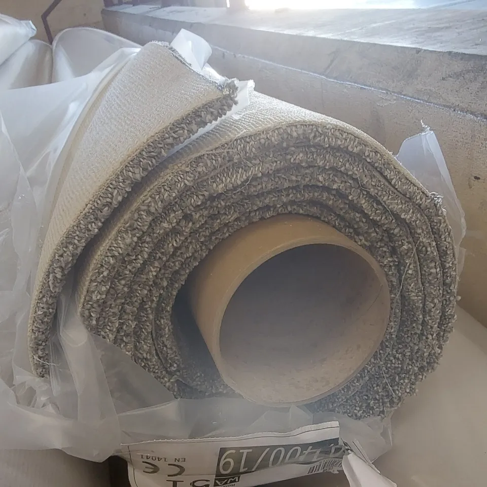 ROLL OF QUALITY FIRST IMPRESSIONS UPBEAT CARPET - APPROXIMATELY 3.55 x 5m