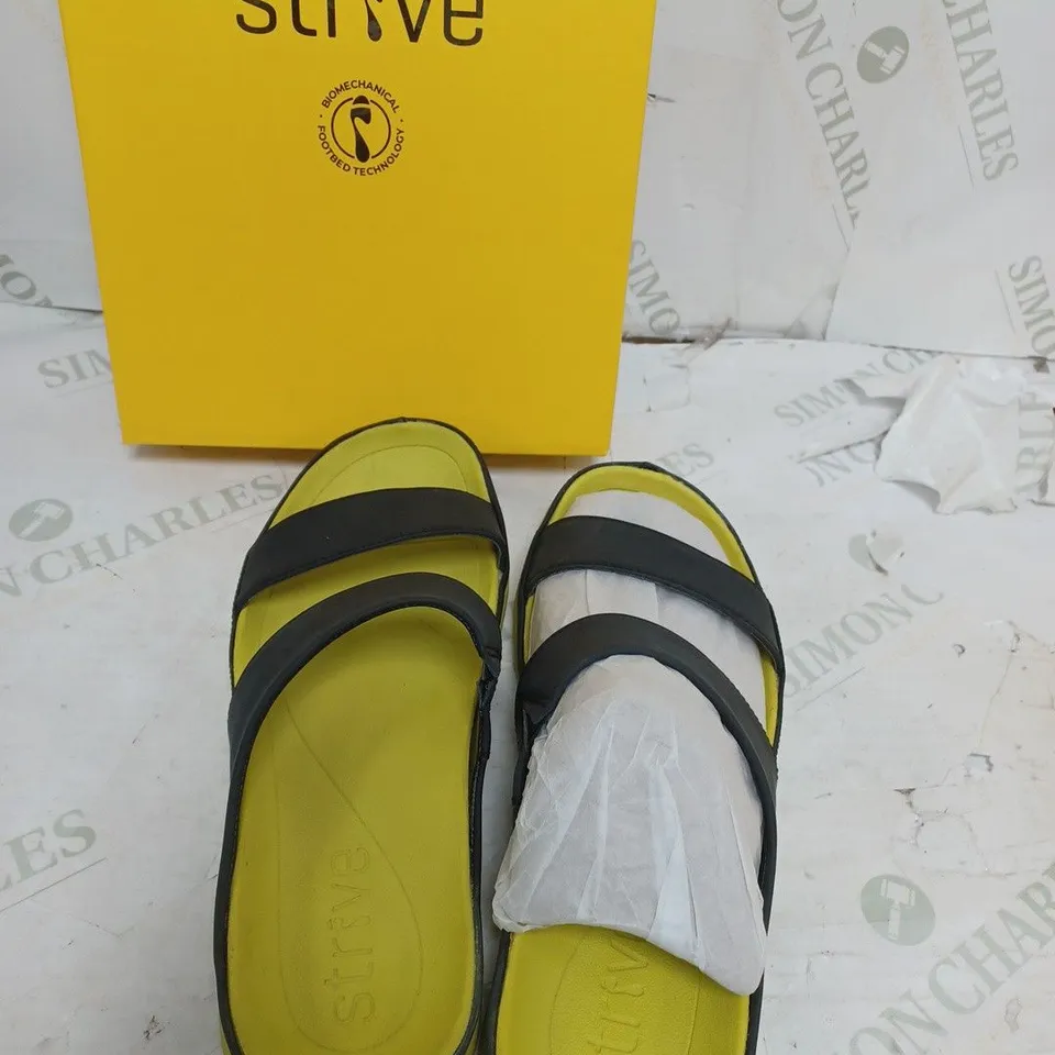 BOXED PAIR OF STRIVE SANDALS IN BLACK/CITRUS SIZE 6