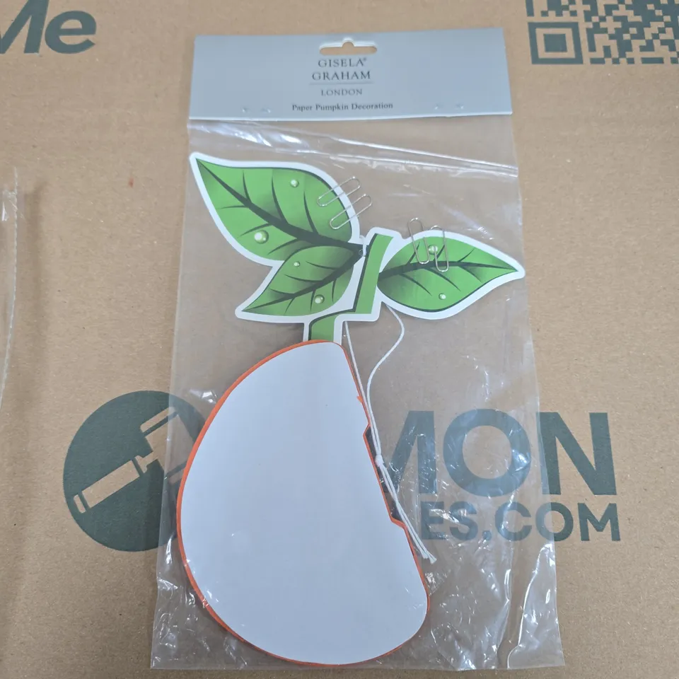 BOX OF APPROXIMATELY 200 GISELA GRAHAM SPIDER AND PUMPKIN PAPER DECORATIONS 