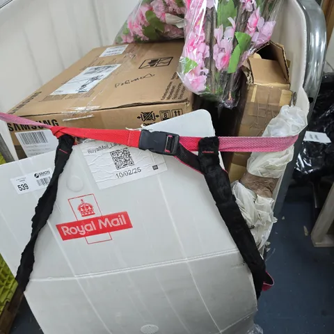 CAGE OF APPROXIMATELY 12 ASSORTED ITEMS TO INCLUDE: DAMAGED PIZZA MAKER
