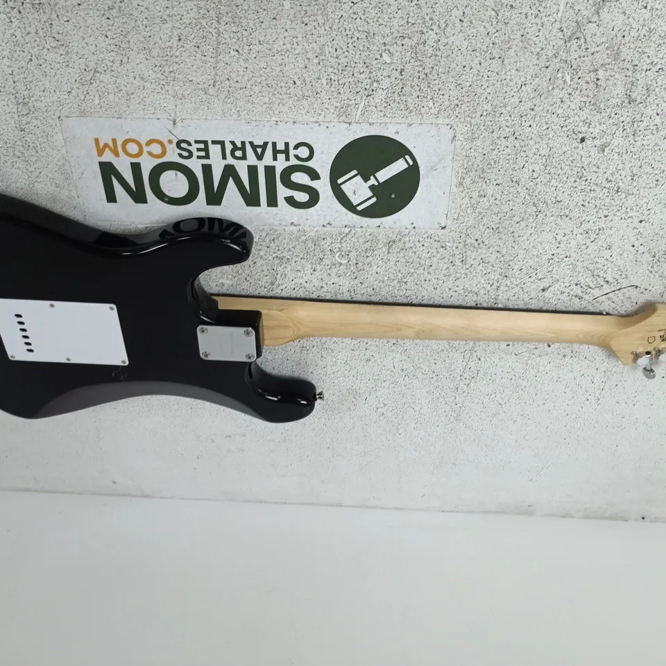 GEAR4MUSIC STRAT-STYLE ELECTRIC GUITAR