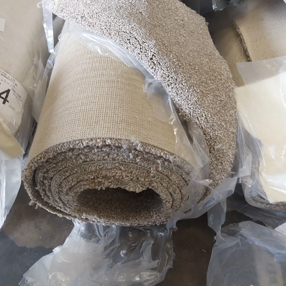 ROLL OF QUALITY EC FREEDOM DOESKIN CARPET // APPROX SIZE: 5 X 4.3m